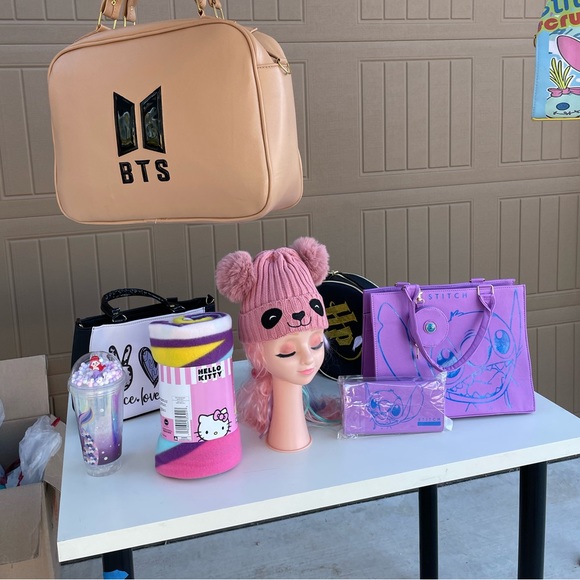 Everything you can imagine in accessories, backpack, purse, tumblers, etc. 😊💕 - Picture 7 of 8